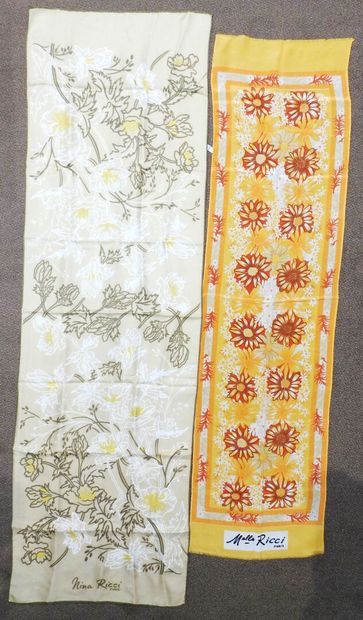 Nina RICCI
Deux écharpes à motifs floraux...