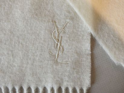Yves SAINT-LAURENT
Ecru-colored wool scarf,...