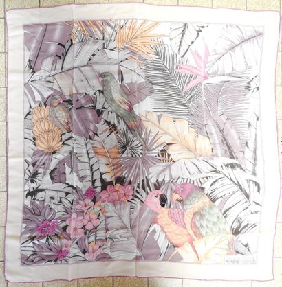 Christian DIOR
Foulard en crêpe à décor de...