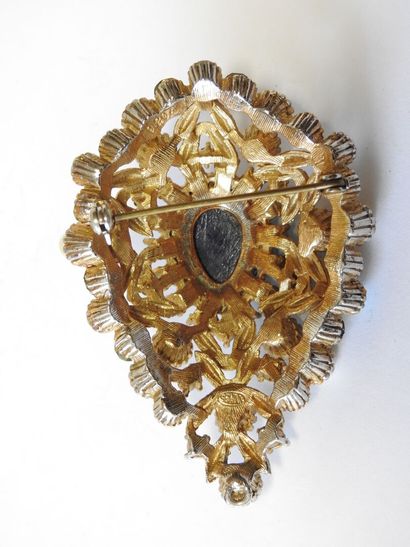 TRIFARI - SPHINX
Drop-shaped brooch in gilded...