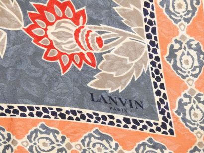 LANVIN
Foulard en soie damassée à motifs...