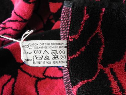 Yves SAINT LAURENT
Lot comprenant un grand...