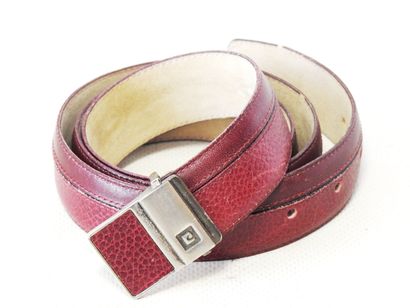 Pierre CARDIN - Paris
Ceinture en cuir bordeaux,...