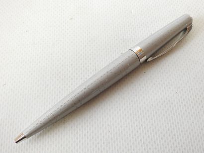 Christian DIOR
Metal ballpoint pen in grey...