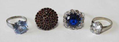 Four rings set in 925 sterling silver, adorned...