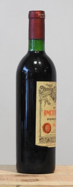 1 bottle
Château Petrus - Pomerol - 1971
Minor...
