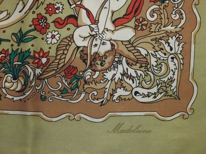 MADELEINE
Silk pouch decorated with a child...