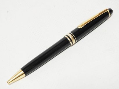 MONTBLANC 
Stylo bille modèle 