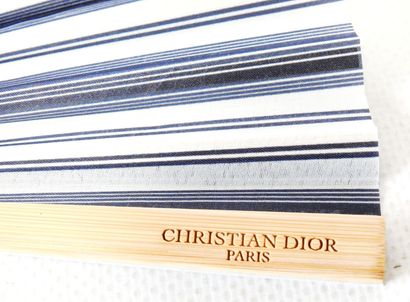 Christian DIOR
Lot including 2 fans, 1 Fahrenheit...