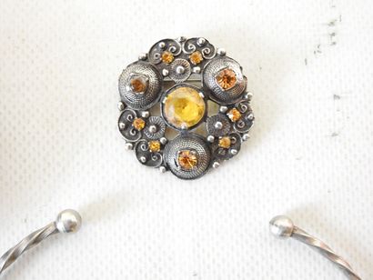 Lot of costume jewelry including: 2 pink...