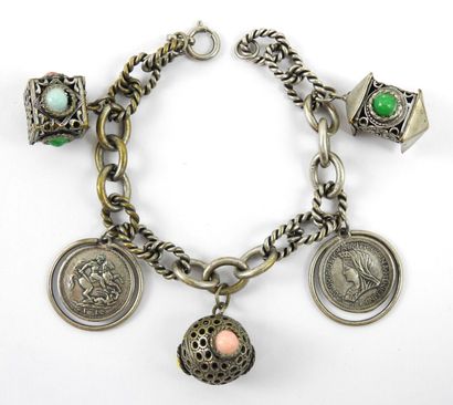 AFRIQUE DU NORD
Bracelet ouvrant en argent...