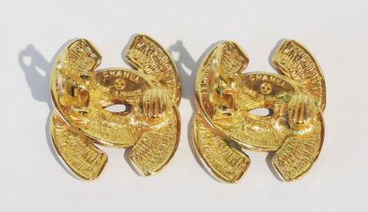 CHANEL - Paris
Pair of gold-plated earrings,...
