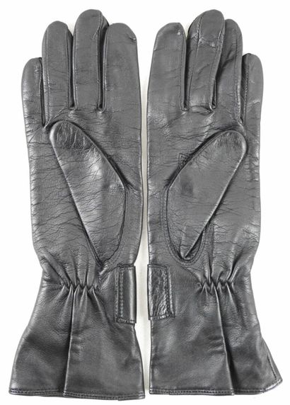 Christian DIOR
Paire de gants en cuir d'agneau...