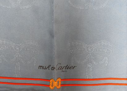MUST de CARTIER
Carré en crêpe de soie fond...