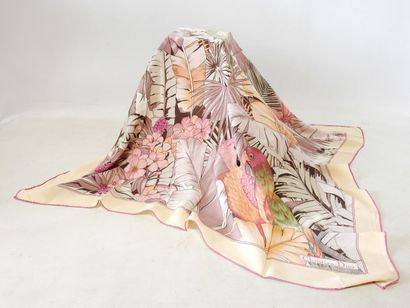 Christian DIOR
Foulard en crêpe à décor de...