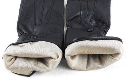 Christian DIOR
Paire de gants en cuir d'agneau...