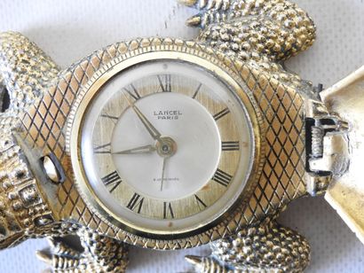 LANCEL - Paris
Crocodile-shaped gold-plated...