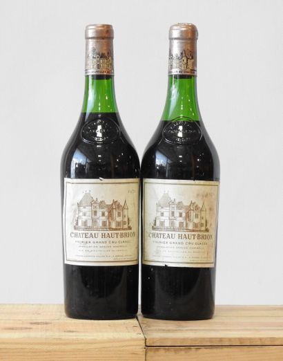 2 bottles
Château Haut-Brion - Graves - 1971.
Low...