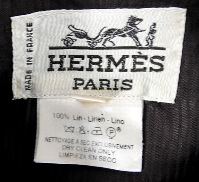 HERMES - Paris
Veste longue en lin marron.
Taille...