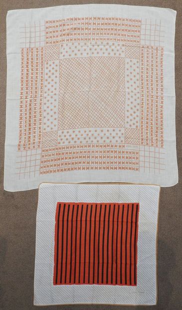 Réunion d'un foulard en voile de coton Jacques...