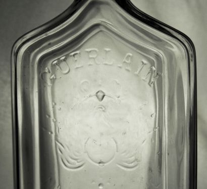 GUERLAIN - Paris
Paire de flacons modèle...
