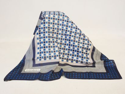 Yves SAINT-LAURENT
Cotton square with geometric...