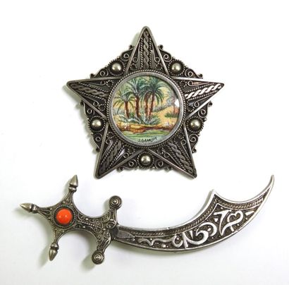AFRIQUE DU NORD
Deux broches en argent 800...