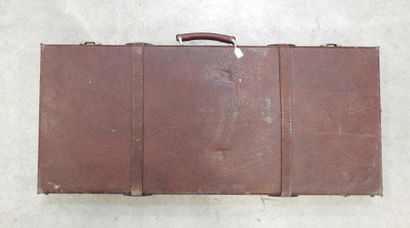 Valise à fusils CHAPUIS en cuir marron. 82x35x9cm....