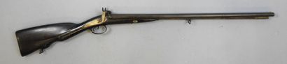 Fusil à broche, crosse en noyer sculptée...
