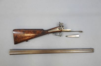 Fusil à broche, calibre 24. Canon damas marqué...