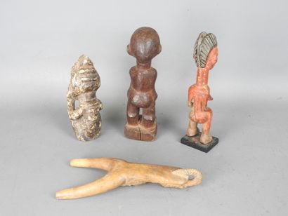 DEUX Statuettes et un lance-pierre BAOULE,...