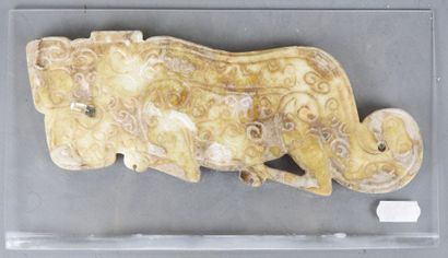 CHINE : Plaque en jade blanc au tigre 