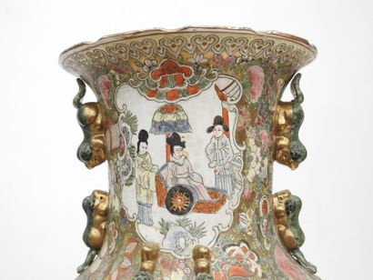 CHINA, Canton: Pair of large baluster-shaped...