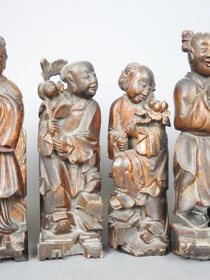 CHINE ou VIETNAM: Neuf statuettes en bois...