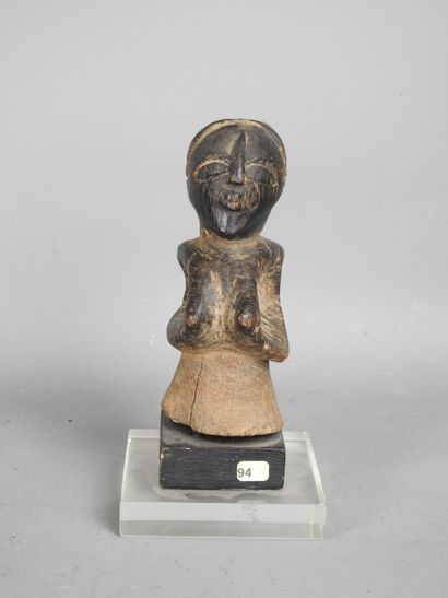 SONGYE : Demi figure NKISI figurant un personnage...