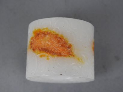 DISQUE BI en jade veiné rouille. Haut : ...