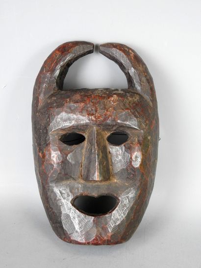 NEPAL, Moyenne colline: Animist dance mask...