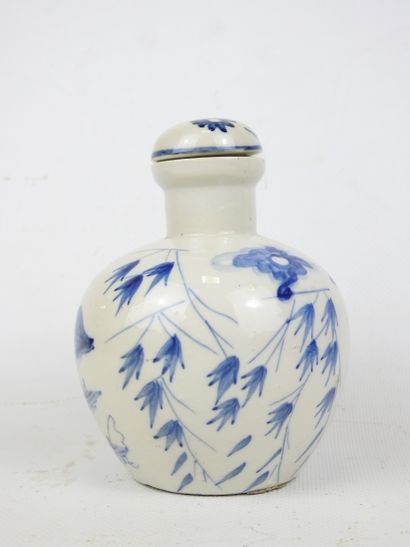 CHINE : Pot à gingembre de forme quadrilobée...