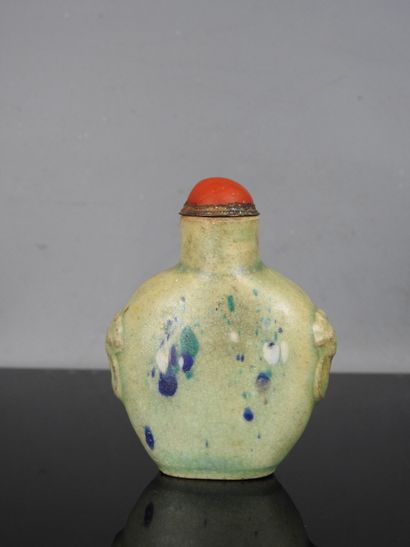 CHINA - Circa 1900
Flat-shaped snuff bottle...