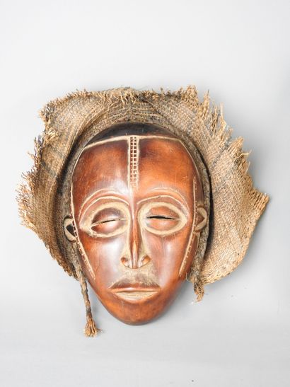 AFRIQUE : Lot comprenant trois masques Punu...