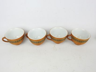 VIETNAM : Partie de service de table en porcelaine...