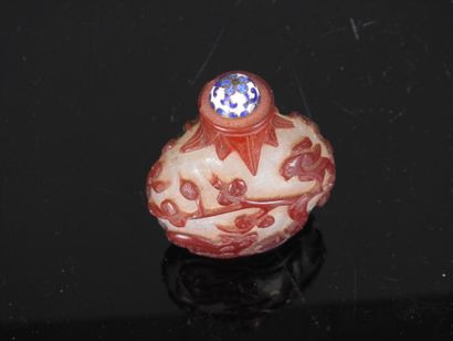 CHINE - XXe siècle
Flacon tabatière en verre...