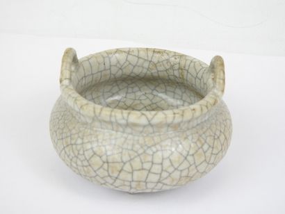 CHINA: Small cracked porcelain perfume burner...