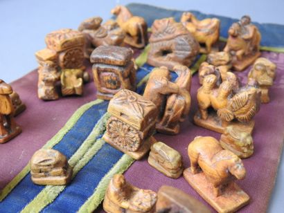 MONGOLIE : Trois jeux d'échec anciens avec...