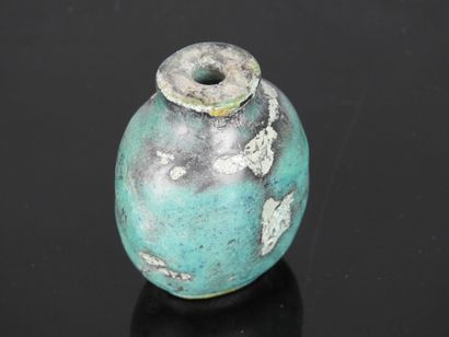 CHINA - 19th century
Carved turquoise snuff...