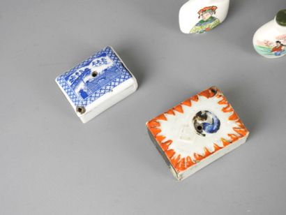 CHINE : Sept petits objets modernes en porcelaine...