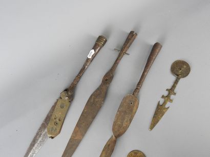 THREE arrowheads and two harpoon heads in...