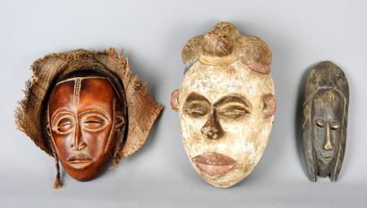 AFRIQUE : Lot comprenant trois masques Punu...