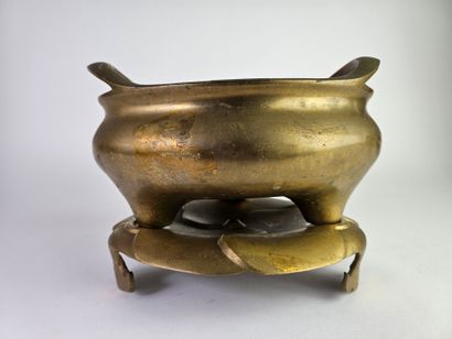 VIETNAM, fin XIXe.
Brûle parfum tripode en...