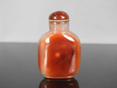 CHINE - Vers 1900
Flacon tabatière en agate...